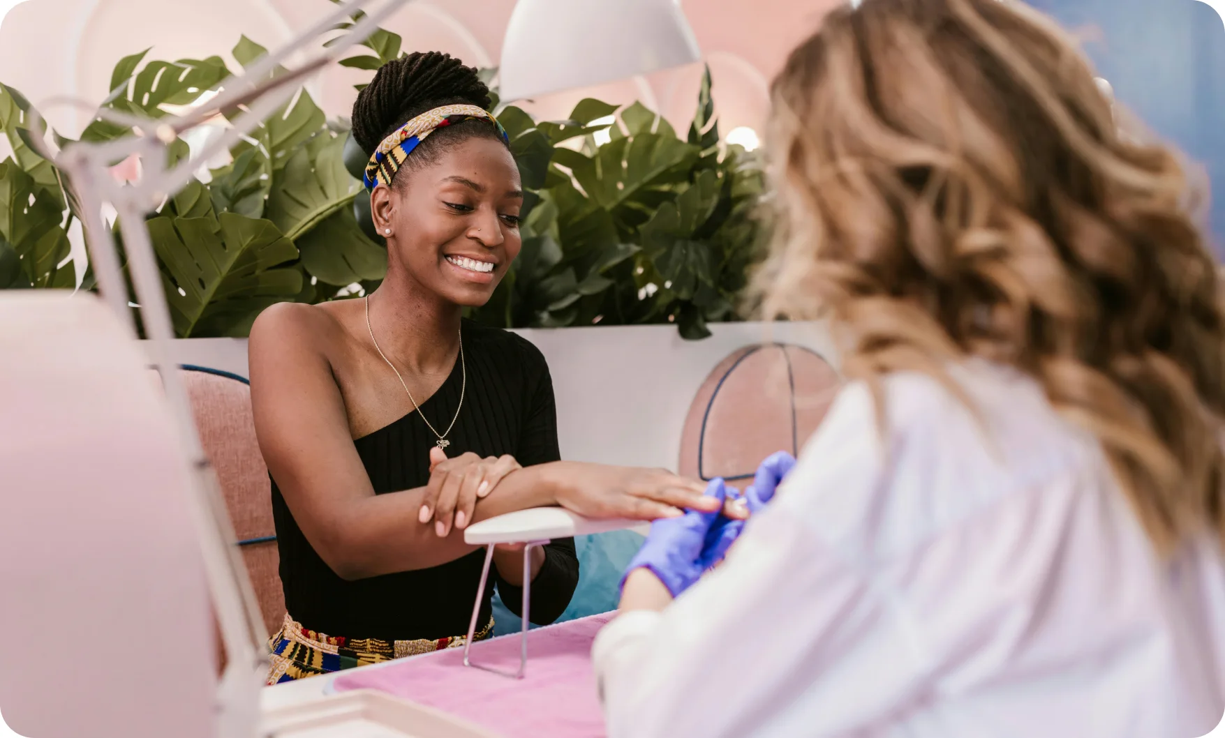 Why online booking software is essential for nail technicians